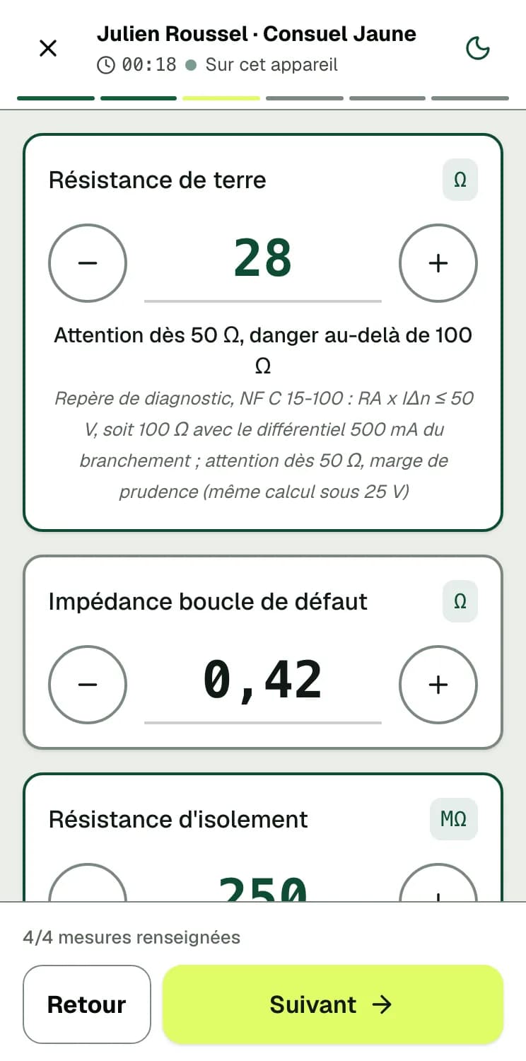 Écran DéclarPro : les mesures électriques d'un Consuel Jaune avec leur unité ; la résistance de terre affiche un repère, l'impédance de boucle n'en a pas